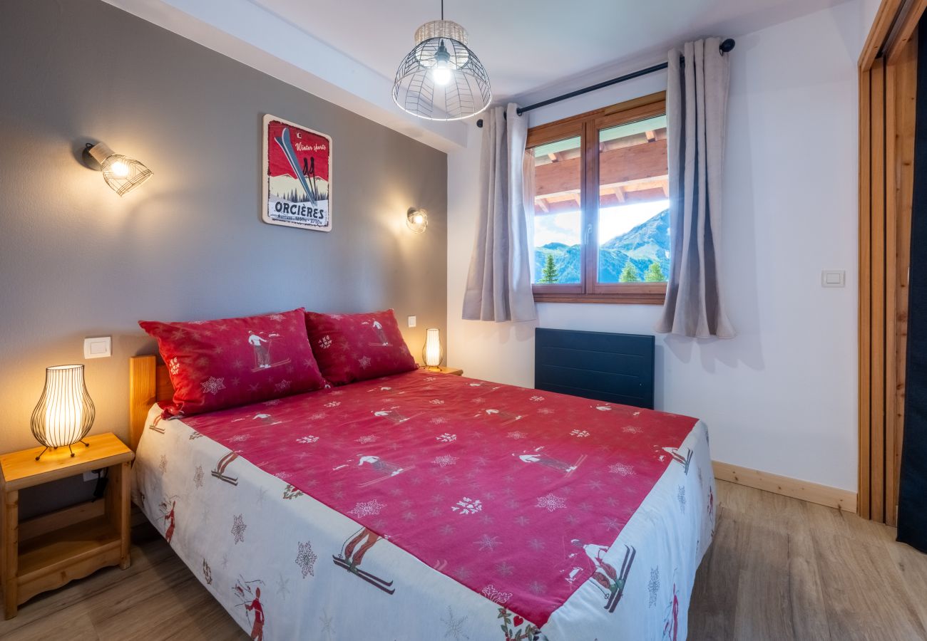 Apartment in Orcières -  2 rooms cabin 6 pers, balcony , swimming pool ,WIFI and car park