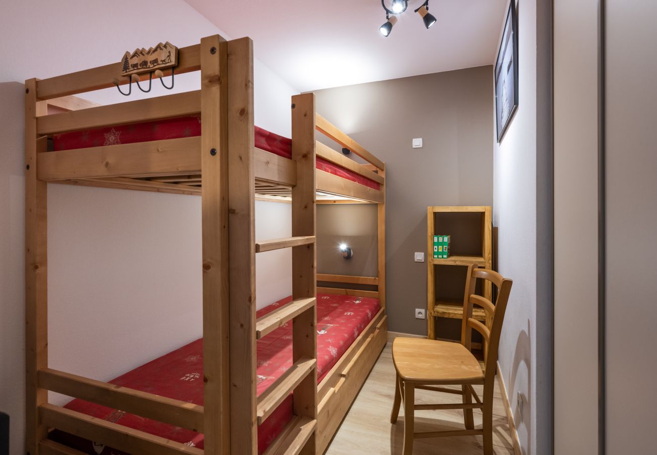 Apartment in Orcières -  2 rooms cabin 6 pers, balcony , swimming pool ,WIFI and car park