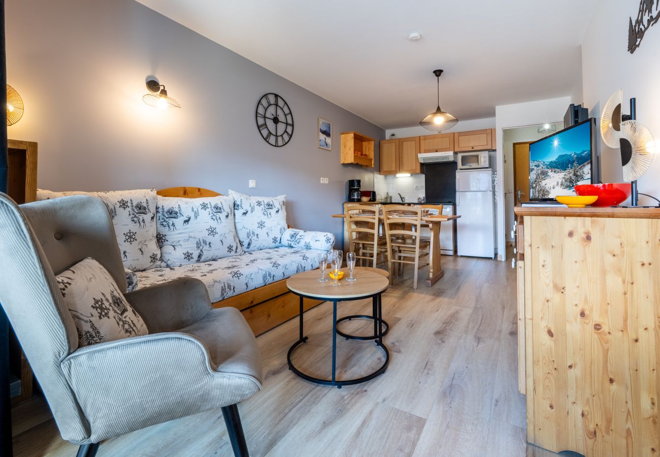 Apartment in Orcières -  2 rooms cabin 6 pers, balcony , swimming pool ,WIFI and car park
