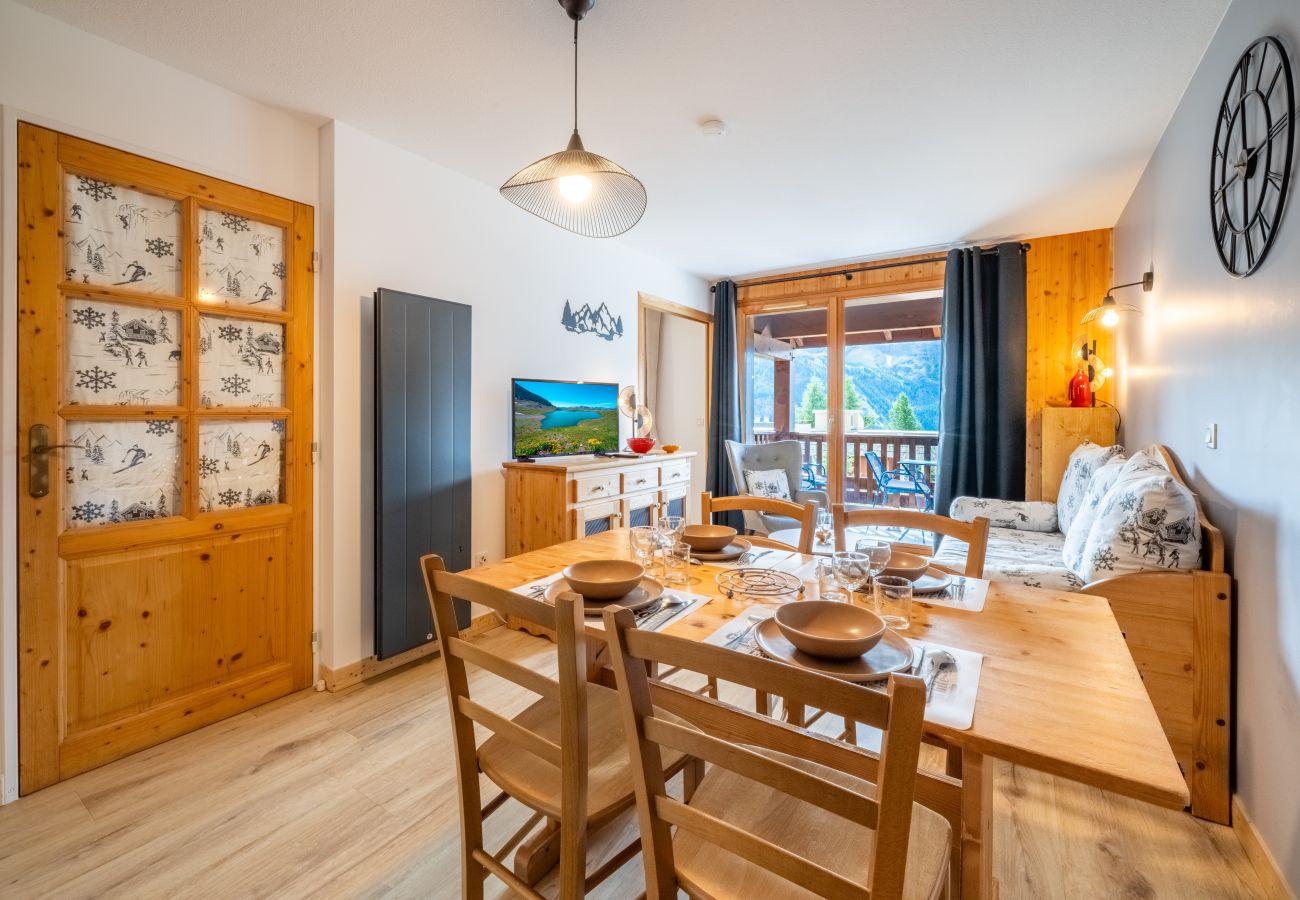 Apartment in Orcières -  2 rooms cabin 6 pers, balcony , swimming pool ,WIFI and car park