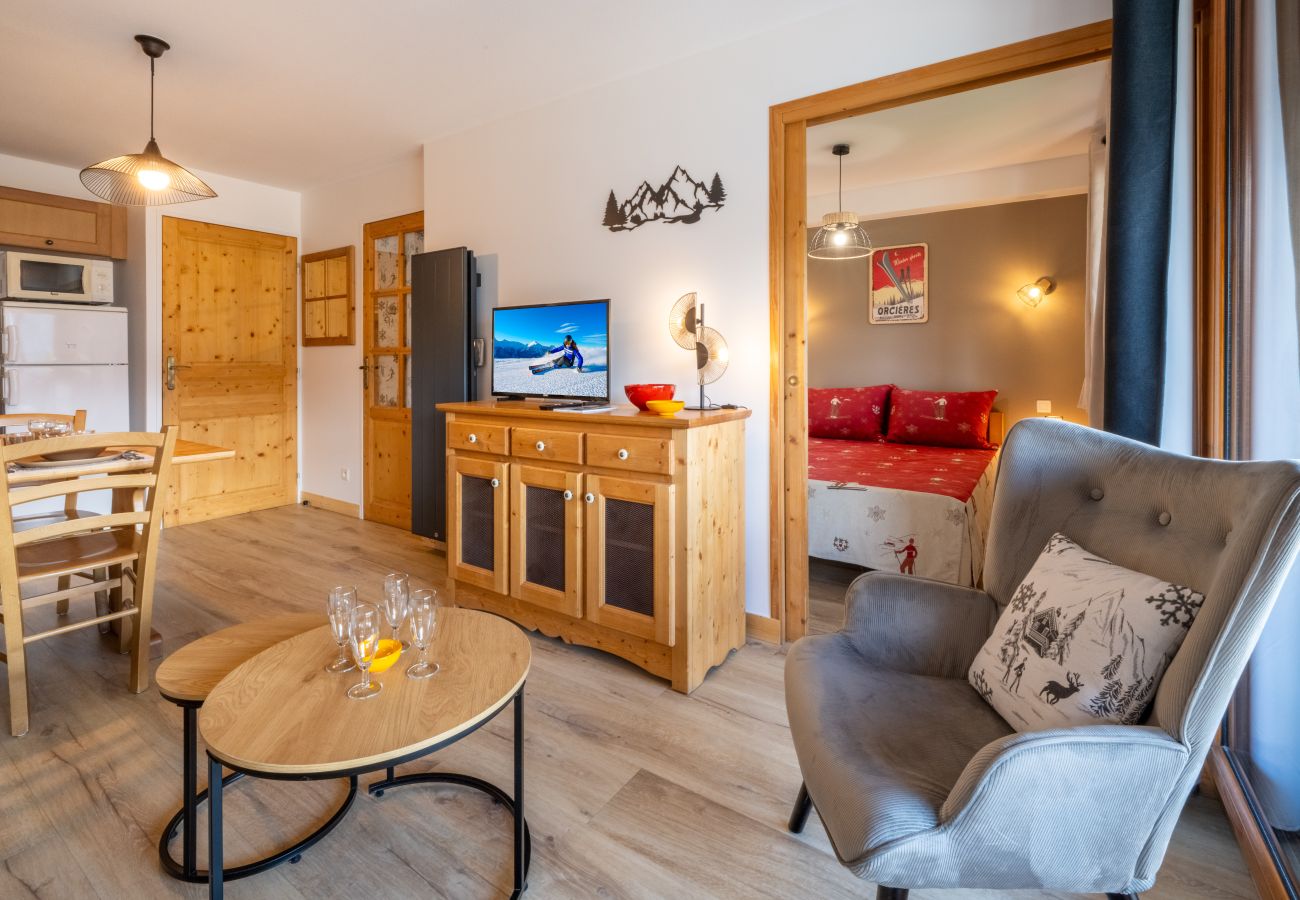 Apartment in Orcières -  2 rooms cabin 6 pers, balcony , swimming pool ,WIFI and car park