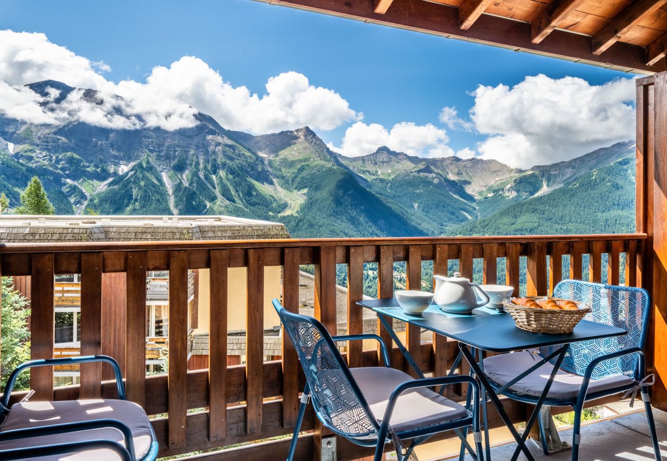 Apartment in Orcières -  2 rooms cabin 6 pers, balcony , swimming pool ,WIFI and car park