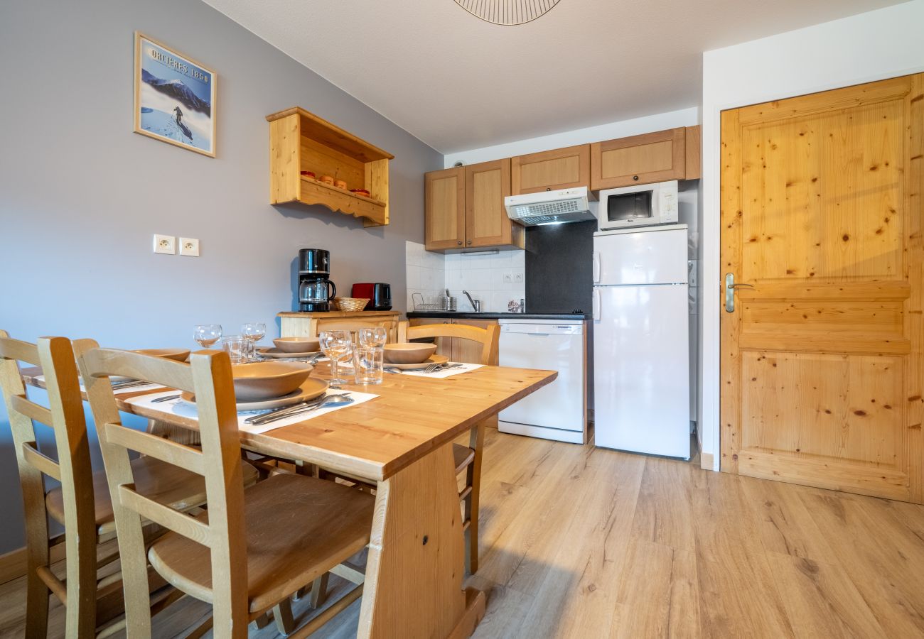 Apartment in Orcières -  2 rooms cabin 6 pers, balcony , swimming pool ,WIFI and car park