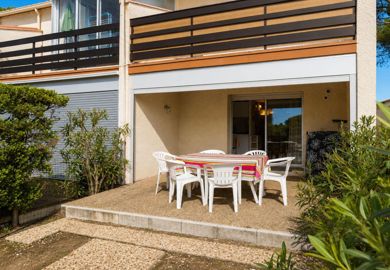 Apartment in Agde - Apt 4 ppl, terrace, swimming pool, private parking