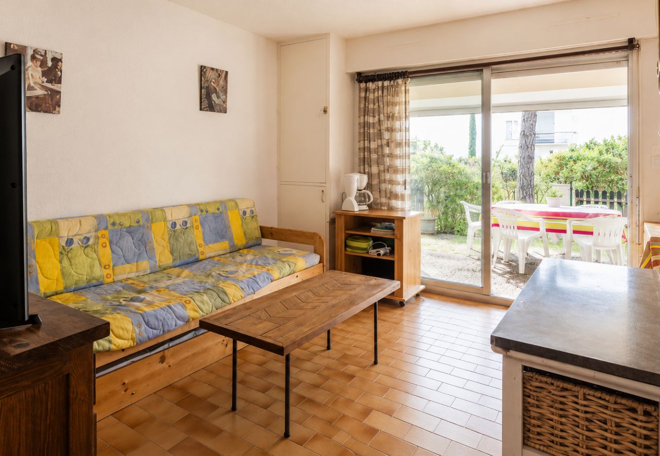 Apartment in Agde - Apt 4 ppl, terrace, swimming pool, private parking