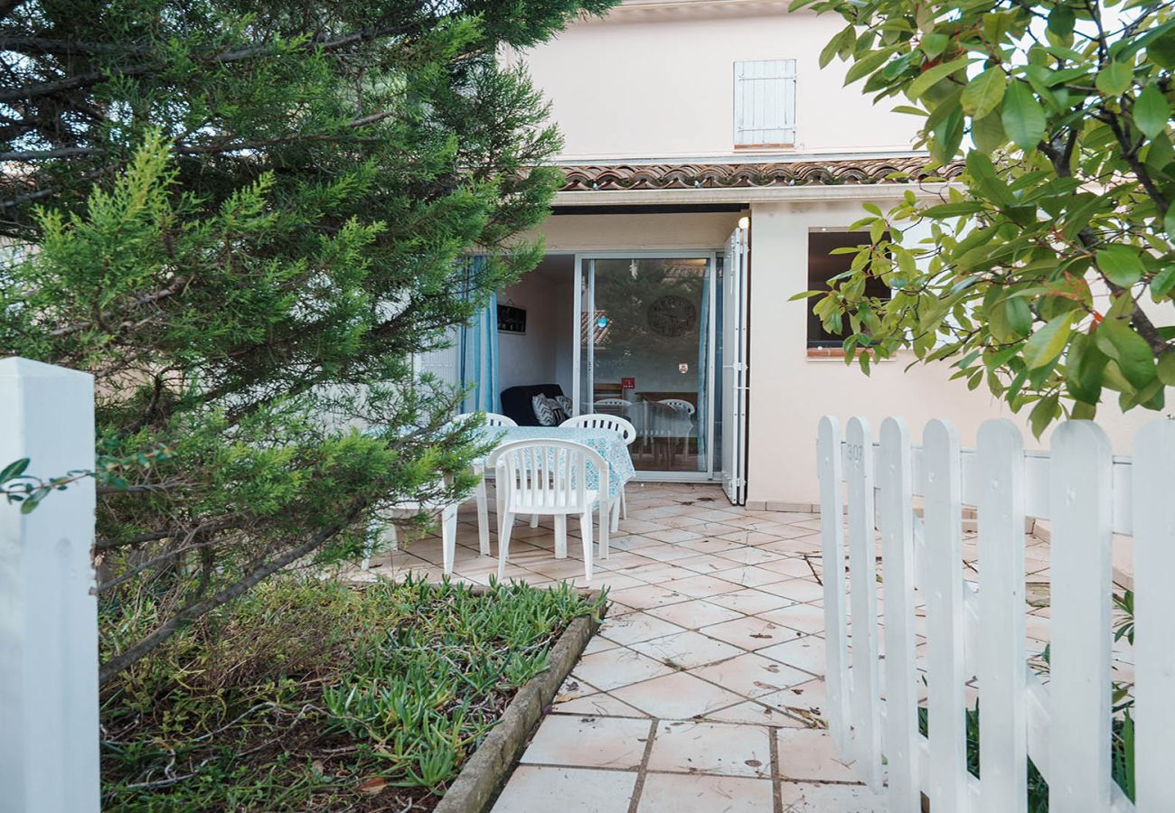 Apartment in Agde - Bright appt 4 people, spacious terrace, parking