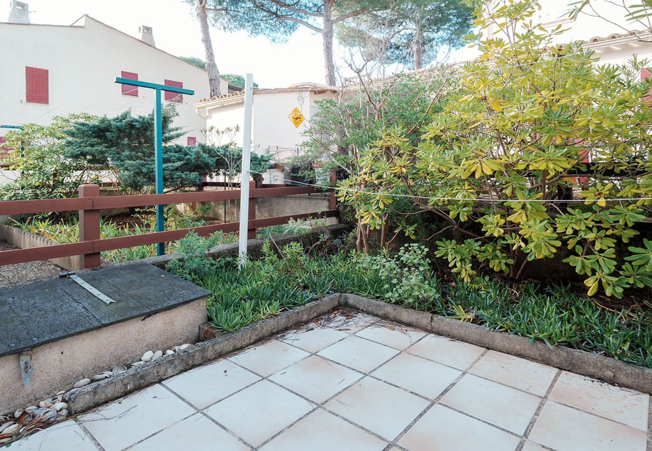 Apartment in Agde - Bright appt 4 people, spacious terrace, parking