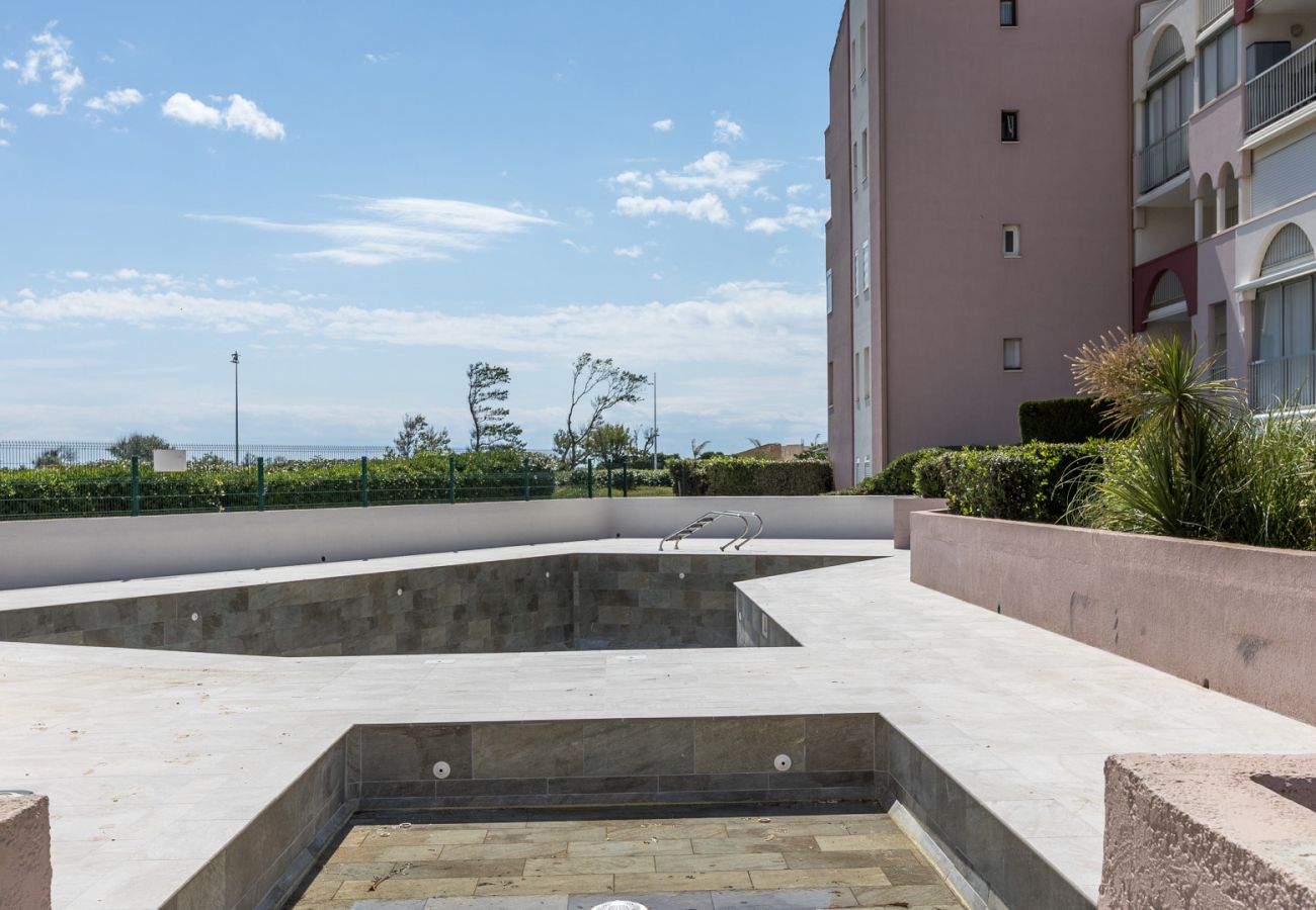 Apartment in Agde - Apt 6 ppl, lagoon view, balcony, pool, parking