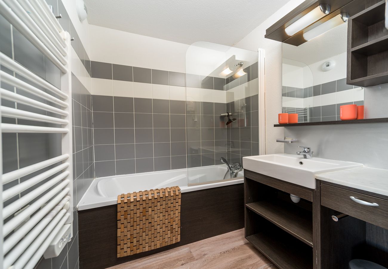 Apartment in Allos - Apartment for 6 people with mountain views, a swimming pool and parking
