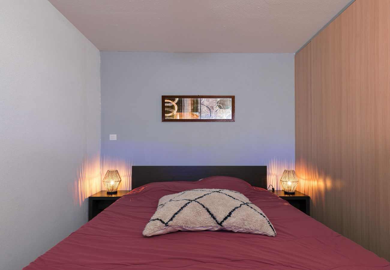 Apartment in Allos - Apartment for 6 people with mountain views, a swimming pool and parking