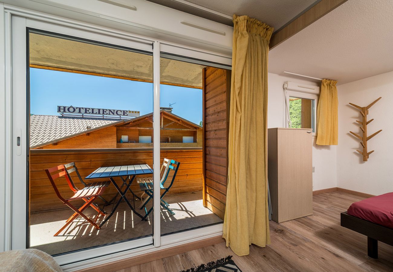 Apartment in Allos - Apartment for 6 people with mountain views, a swimming pool and parking