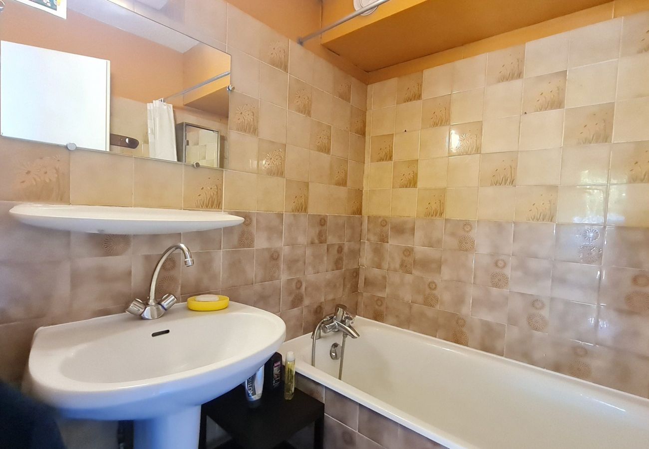 Apartment in Les Deux Alpes - Charming, fully equipped apartment with mountain views, sleeps 4