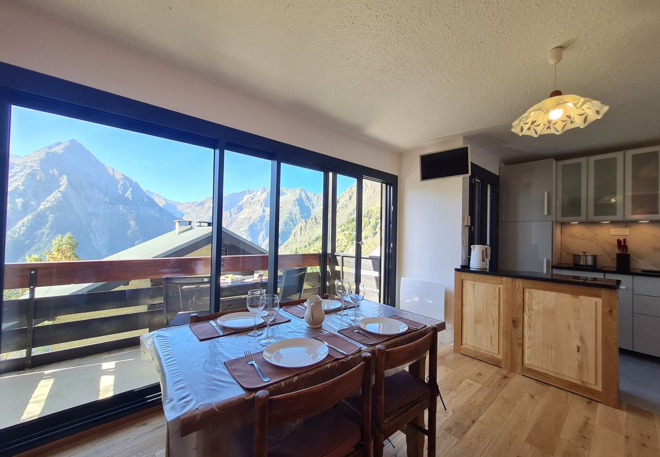 Apartment in Les Deux Alpes - Charming, fully equipped apartment with mountain views, sleeps 4
