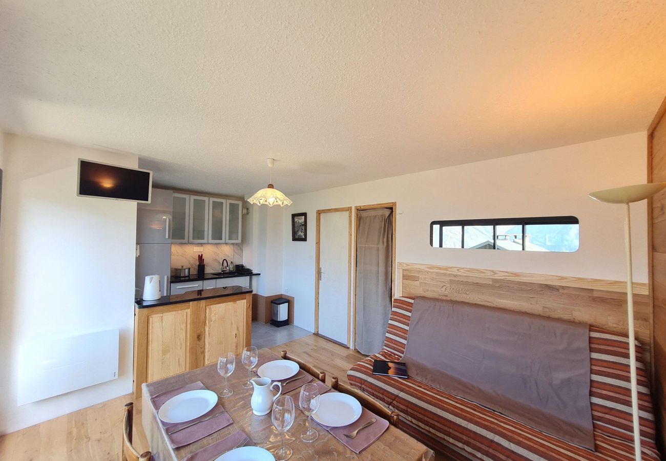 Apartment in Les Deux Alpes - Charming, fully equipped apartment with mountain views, sleeps 4