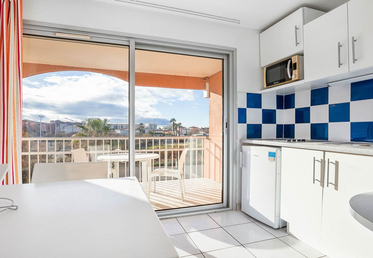 Apartment in Agde - Apartment with a balcony, 300 meters from the beach