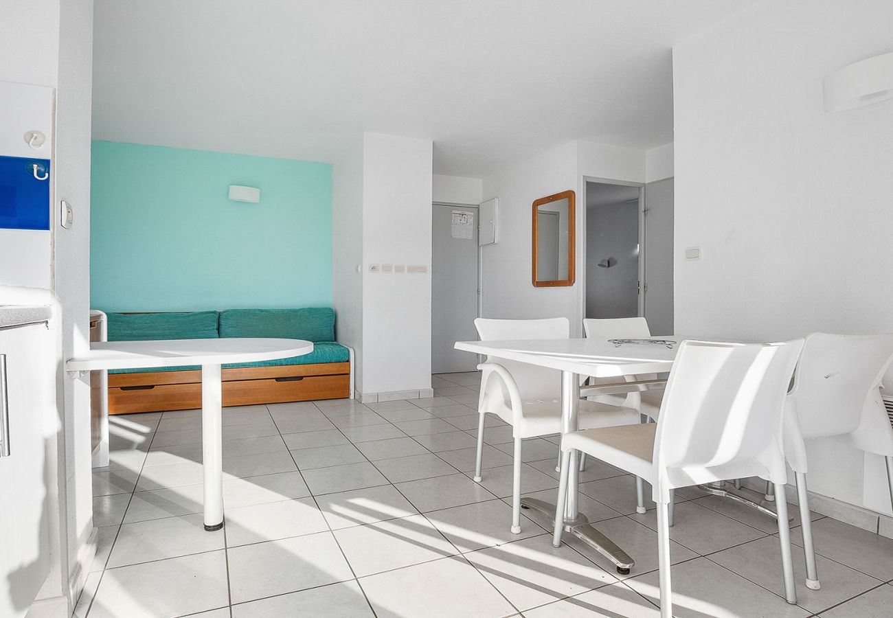 Apartment in Agde - Apartment with a balcony, 300 meters from the beach