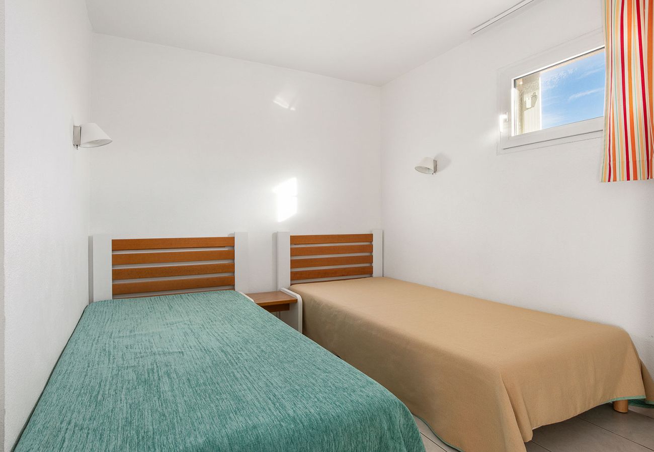 Apartment in Agde - Apartment with a balcony, 300 meters from the beach