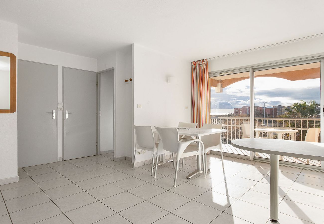 Apartment in Agde - Apartment with a balcony, 300 meters from the beach