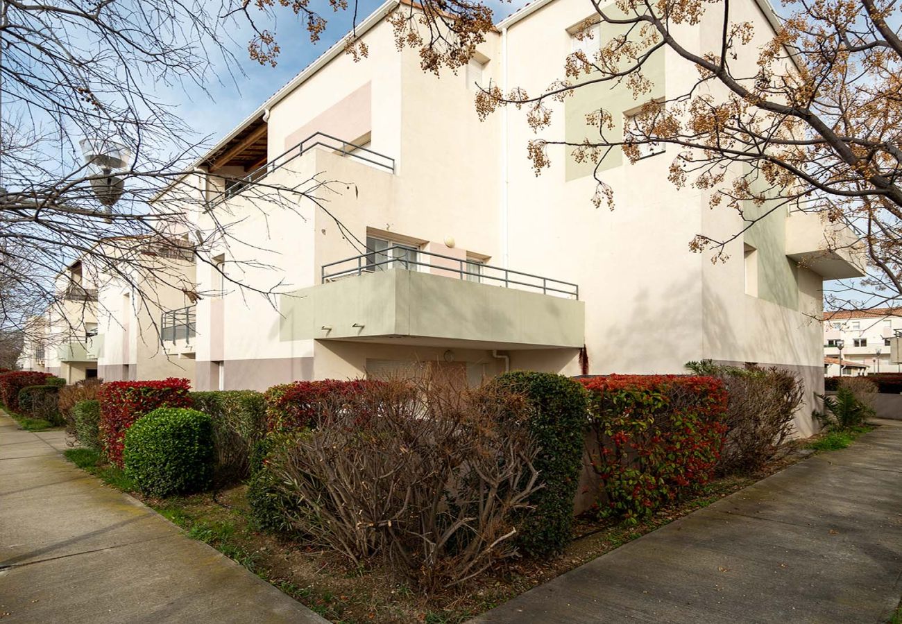 Apartment in Le Grau-du-Roi - Apartment for 4 people with a pool and sauna