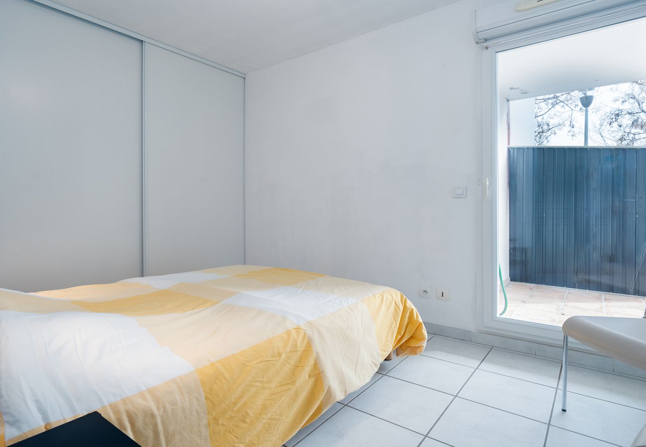 Apartment in Le Grau-du-Roi - Apartment for 4 people with a pool and sauna