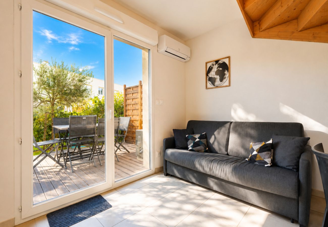 Villa in Sérignan - Air-conditioned Villa, private garden, pool