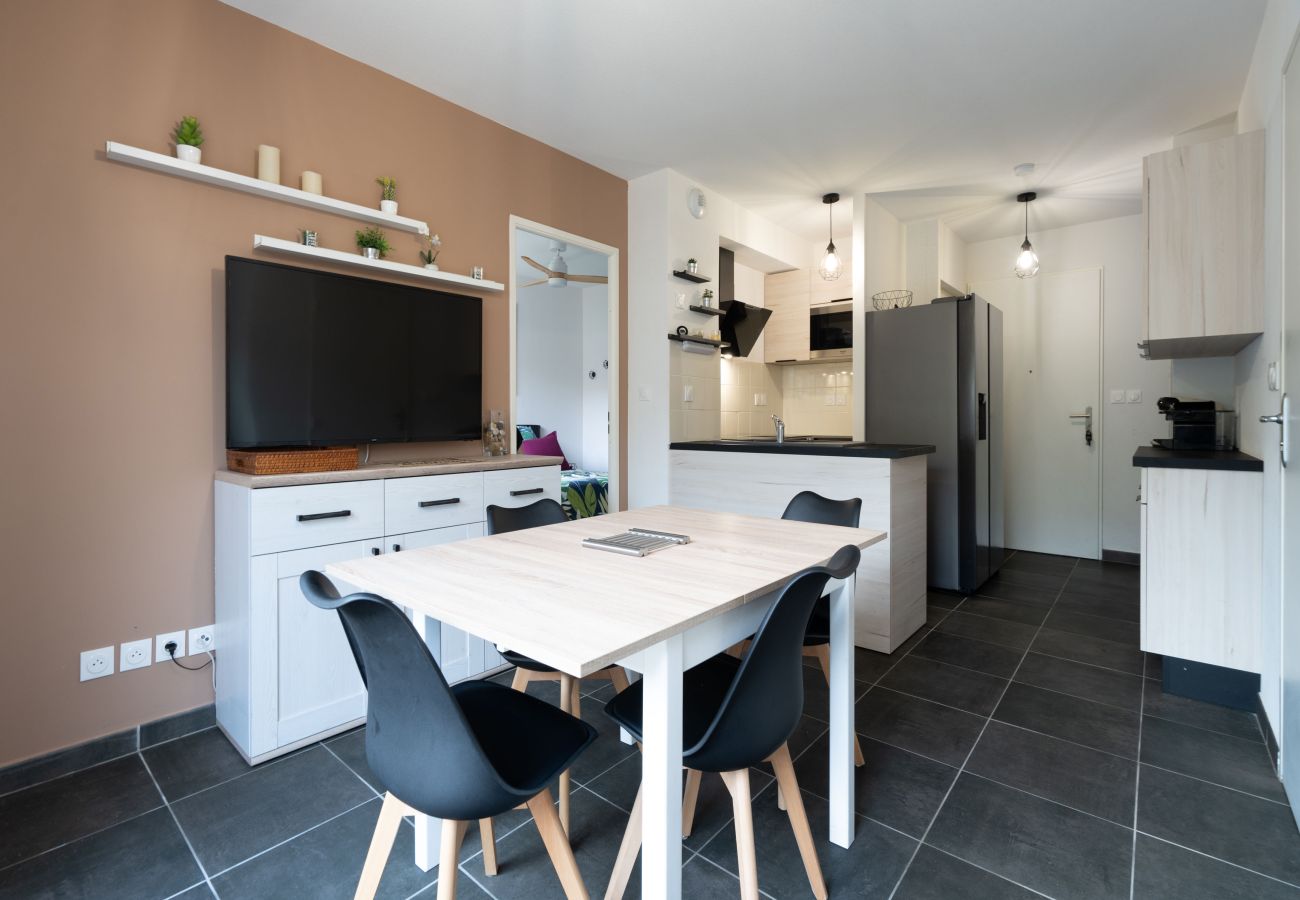 Villa in Sérignan - Bright villa 9 ppl, garden, close to the sea