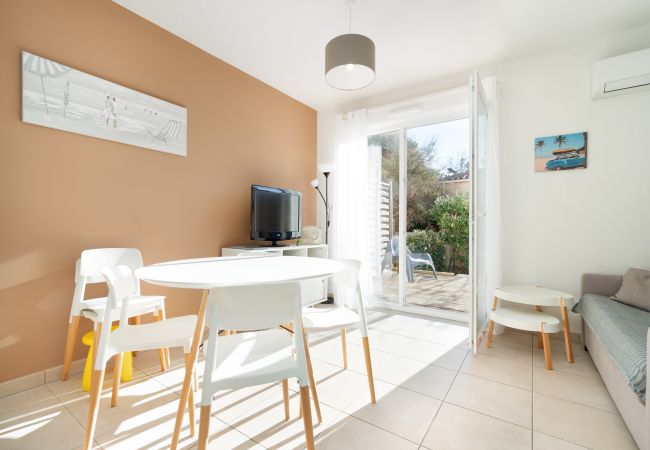 Villa in Sérignan - Villa 6 pers with garden in residence with swimming pool