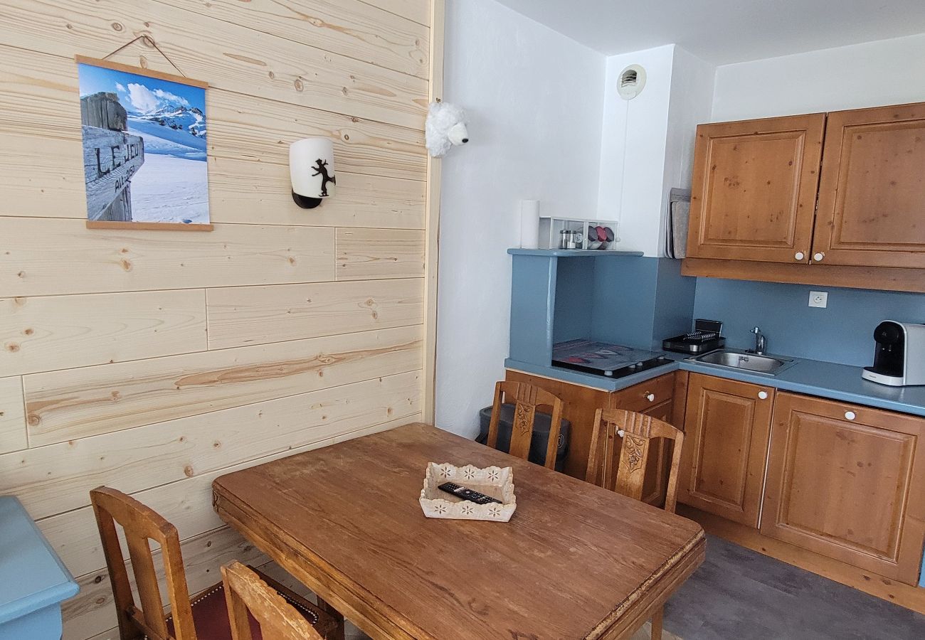 Apartment in Modane - Large apt for 4 pers ski-in ski-out