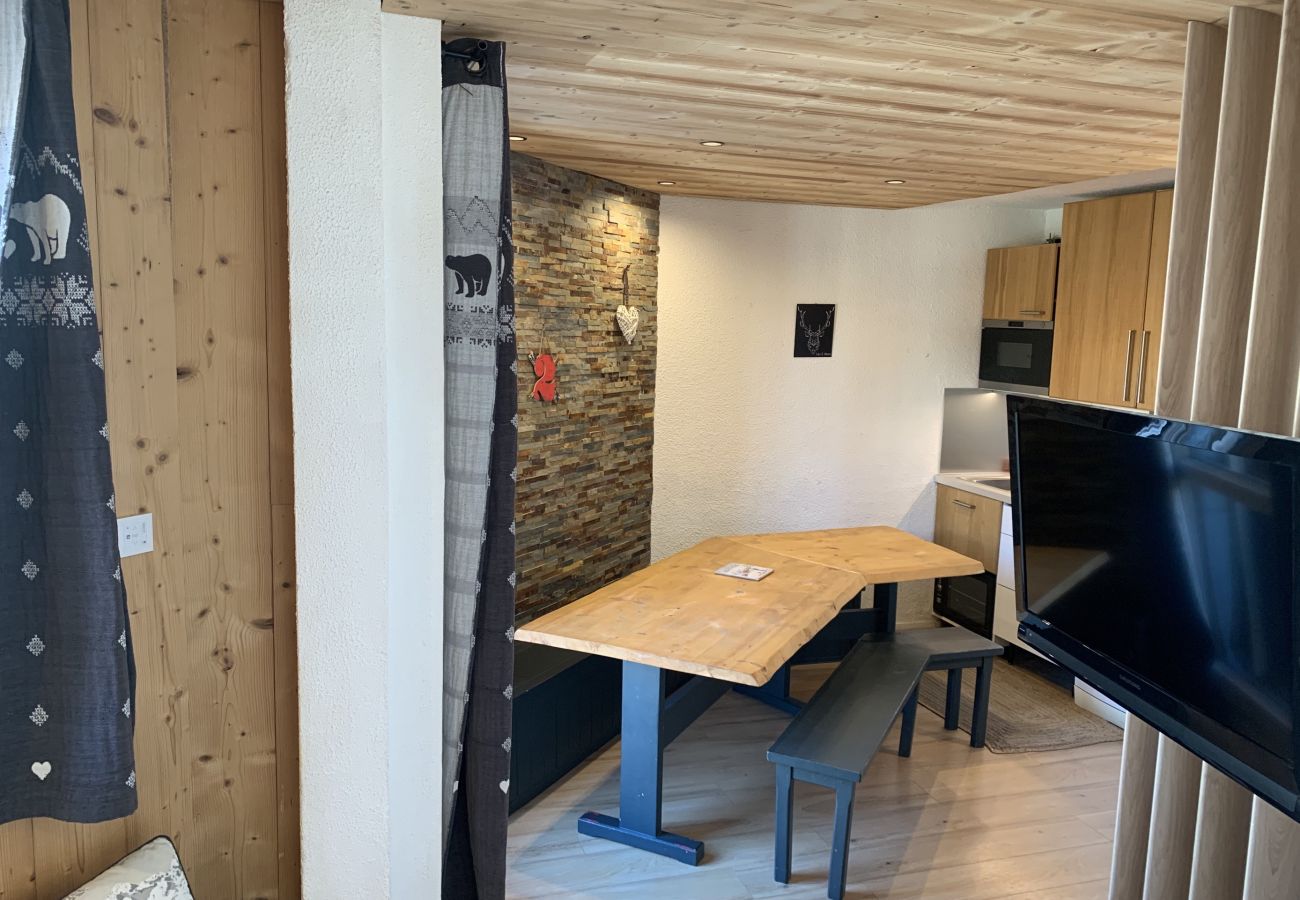 Apartment in Les Deux Alpes - Nice  apt on high floor with lift for 6 people