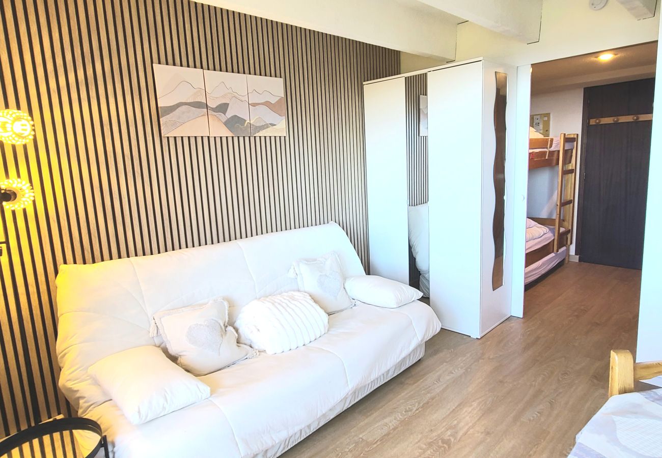 Studio in Chamrousse - Bright apartment for 5 ppl, balcony, close to the slopes