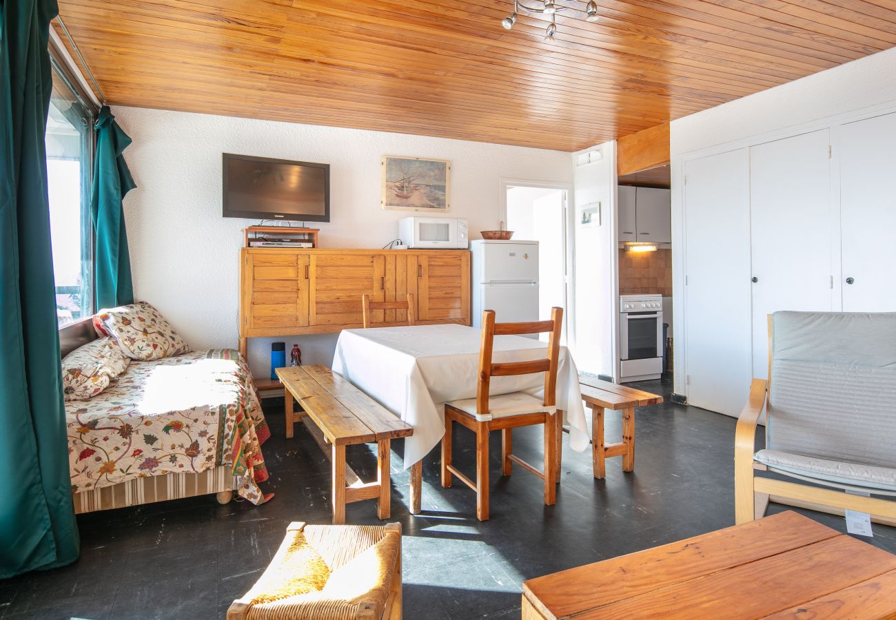 Apartment in Chamrousse - At the foot of the pistes Ground floor apt for 6 pers