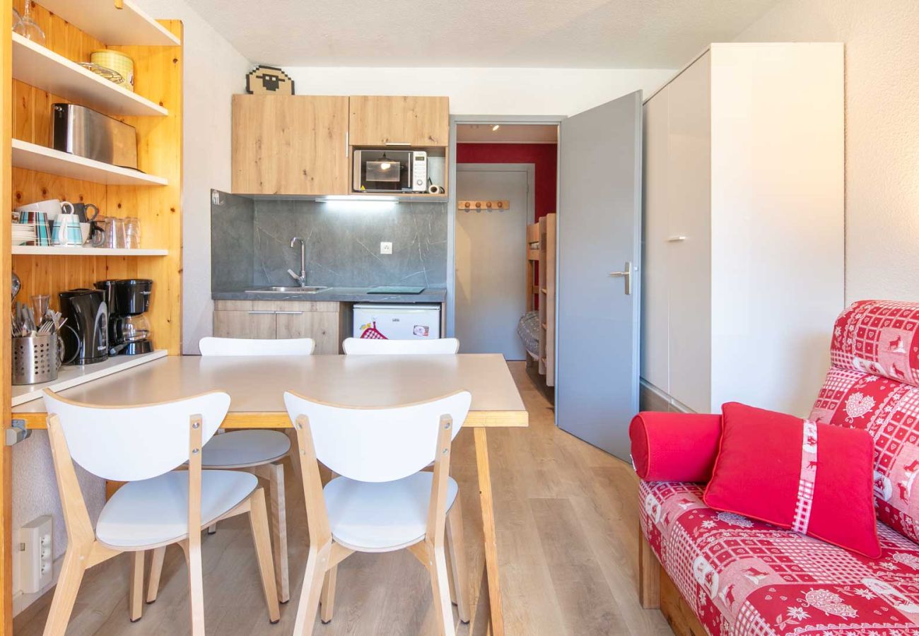 Studio in Chamrousse - Lovely 4-person studio flat on the top floor with lift