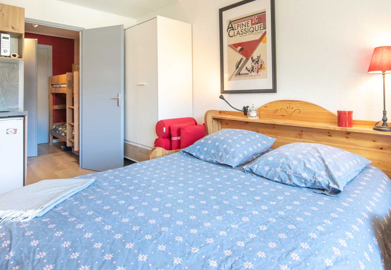 Studio in Chamrousse - Lovely 4-person studio flat on the top floor with lift