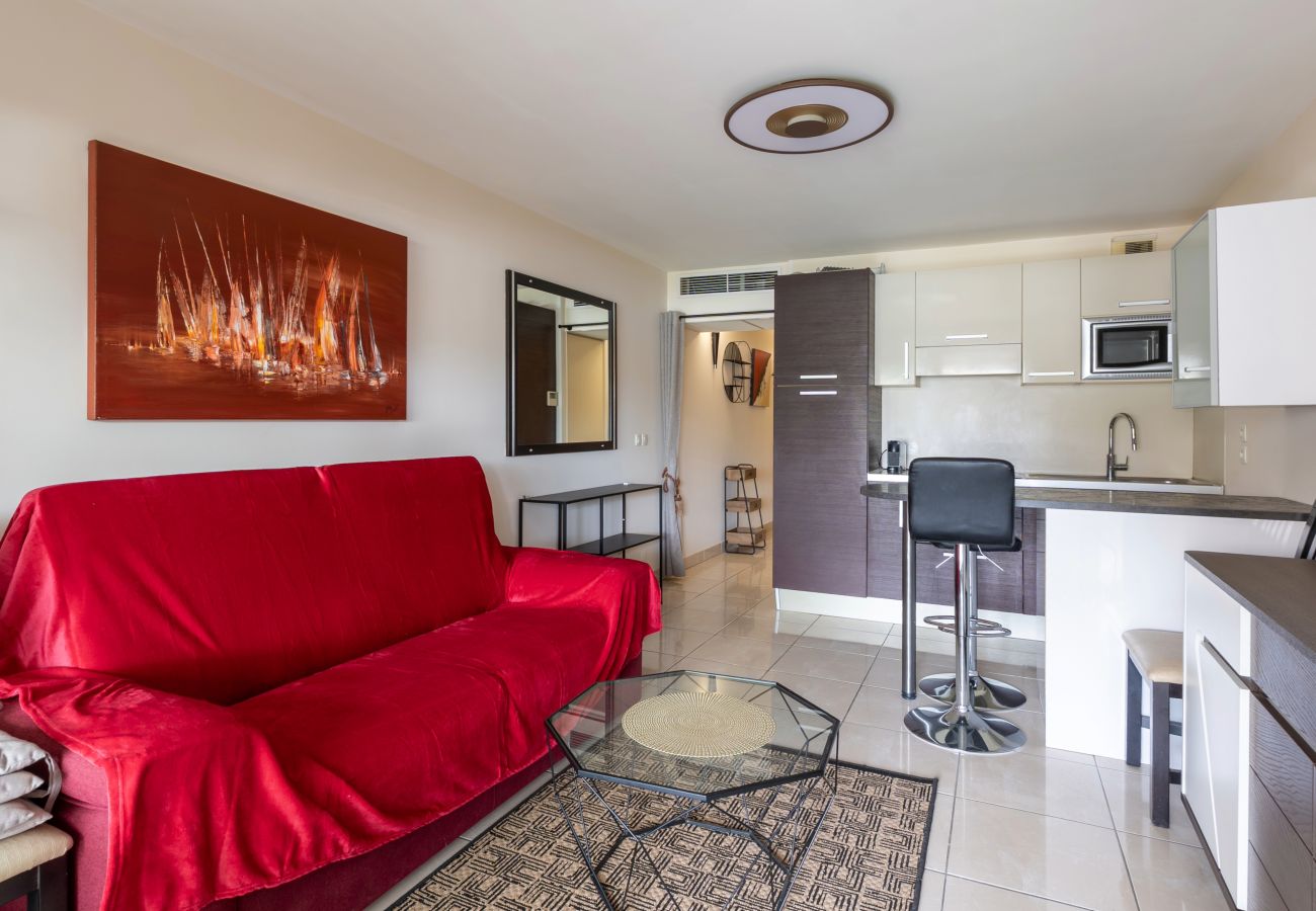Apartment in Mandelieu-la-Napoule - Air-conditioned apartment 4 people with a large garden, terrace and swimming pool