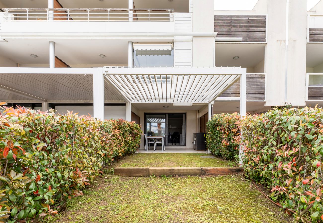 Apartment in Mandelieu-la-Napoule - Air-conditioned apartment 4 people with a large garden, terrace and swimming pool