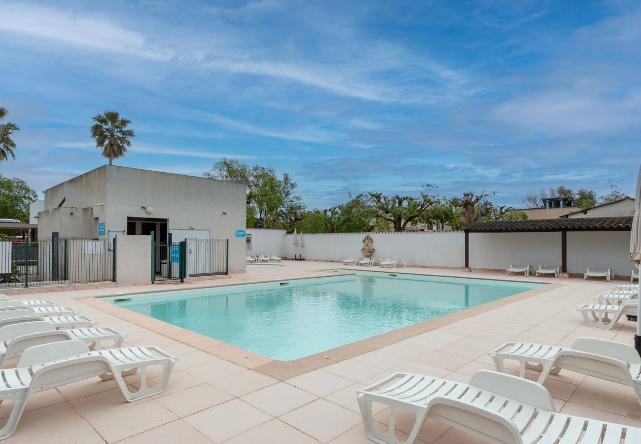 Apartment in Mandelieu-la-Napoule - Air-conditioned apartment 4 people with a large garden, terrace and swimming pool
