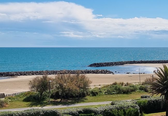 Apartment in Agde - Beachfront apartment for 4 people with sea view