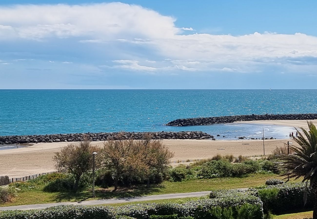 Apartment in Agde - Beachfront apartment for 4 people with sea view