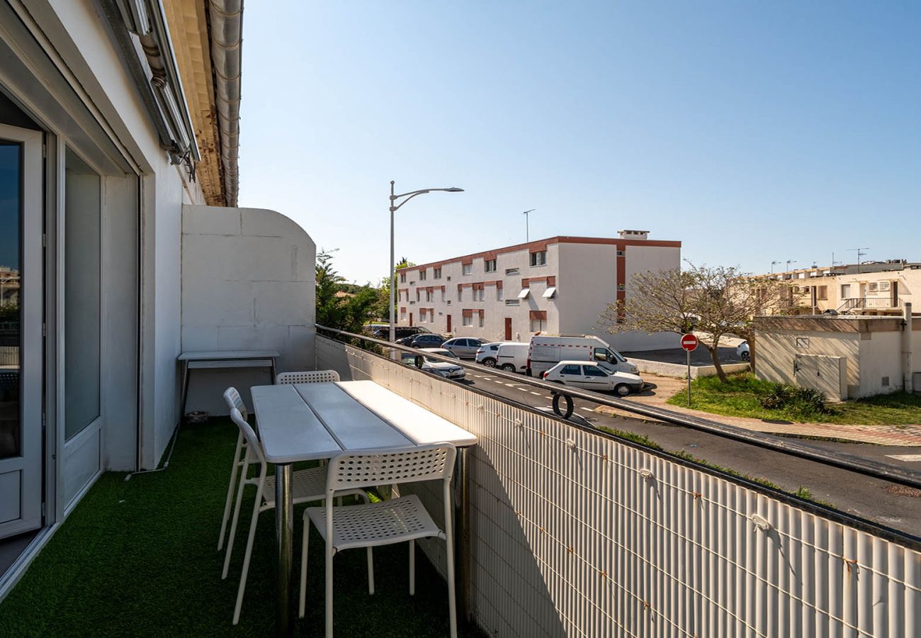 Apartment in Le Grau-du-Roi - Flat with a balcony and parking, 500 metres from the beach
