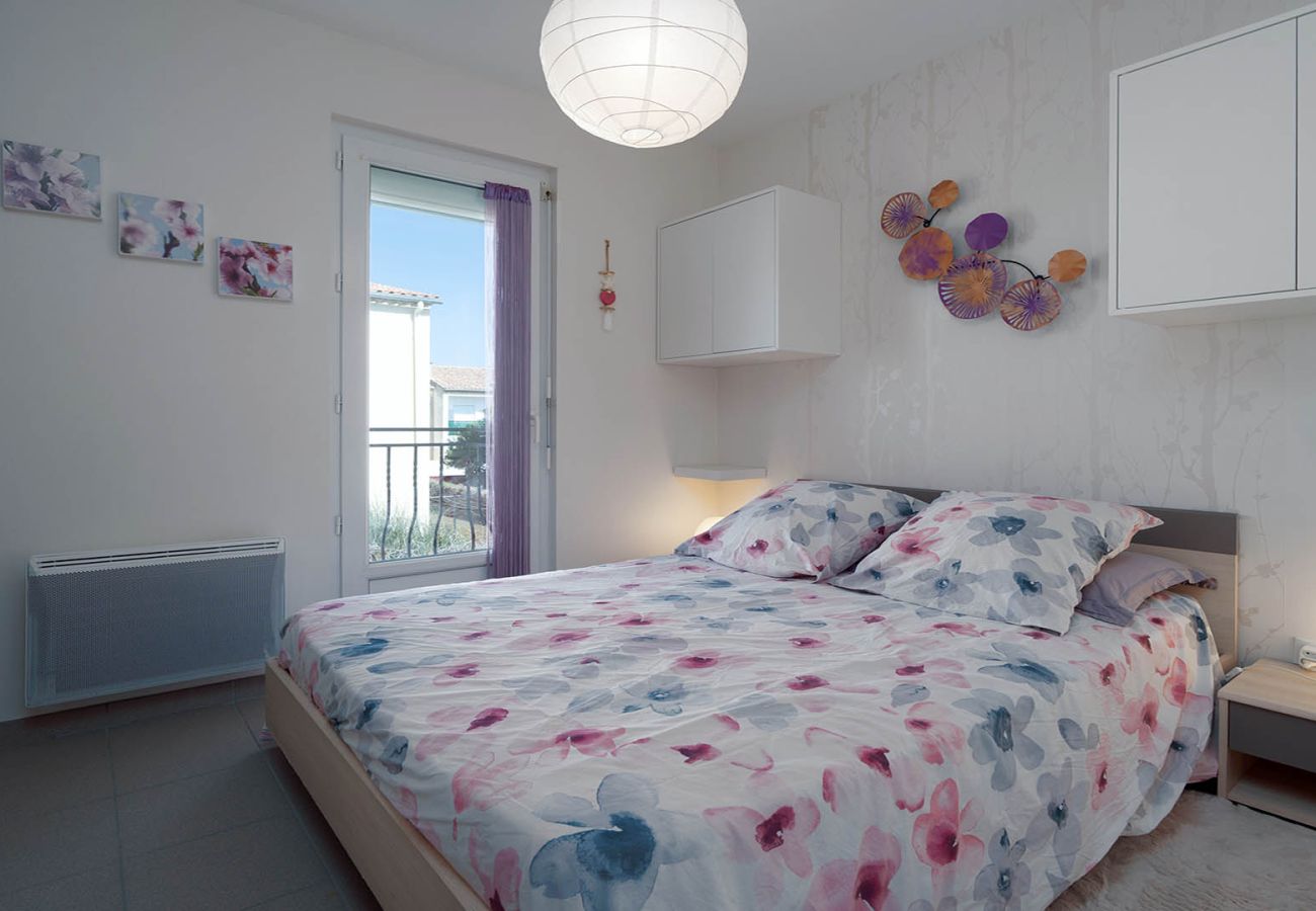 Apartment in Le Grau-du-Roi - Flat with a balcony and parking, 500 metres from the beach