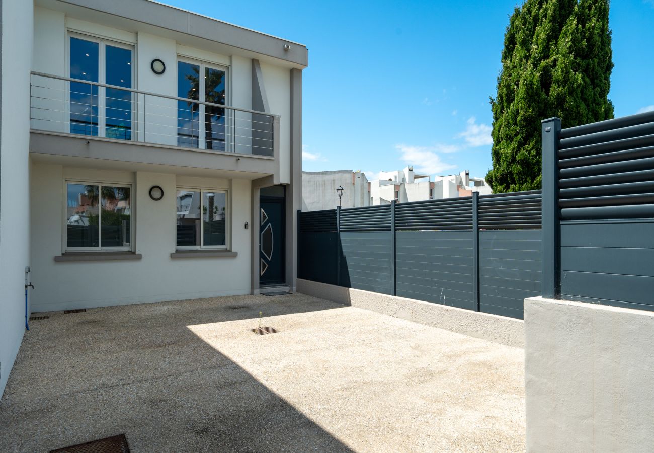 Villa in Le Grau-du-Roi - Air-conditioned south-facing villa for 8 people in the heart of La Marina