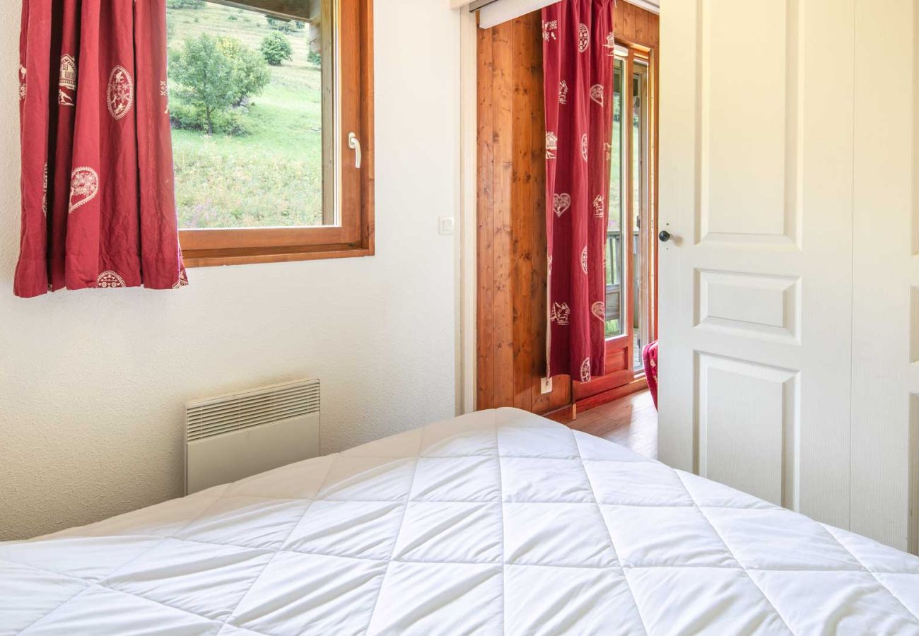 Apartment in Saint-Sorlin-d´Arves - Nice Apt for 6 pers near the slopes with pool