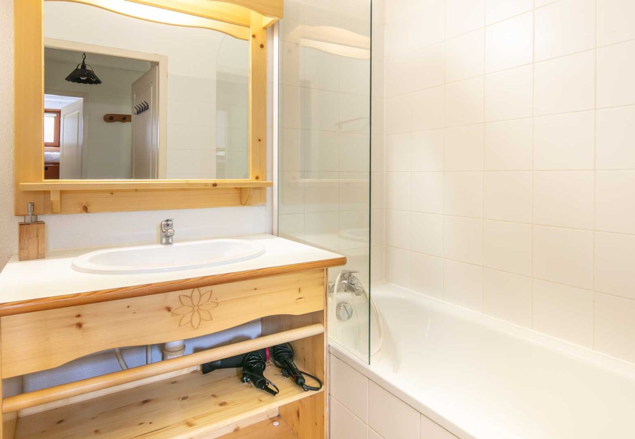 Apartment in Saint-Sorlin-d´Arves - Nice Apt for 6 pers near the slopes with pool