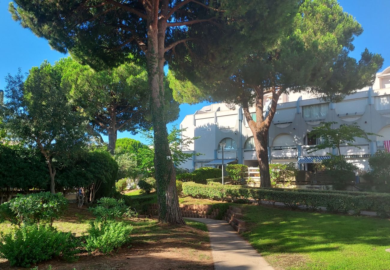 Apartment in Le Grau-du-Roi - Nice Apt with pool near the sea