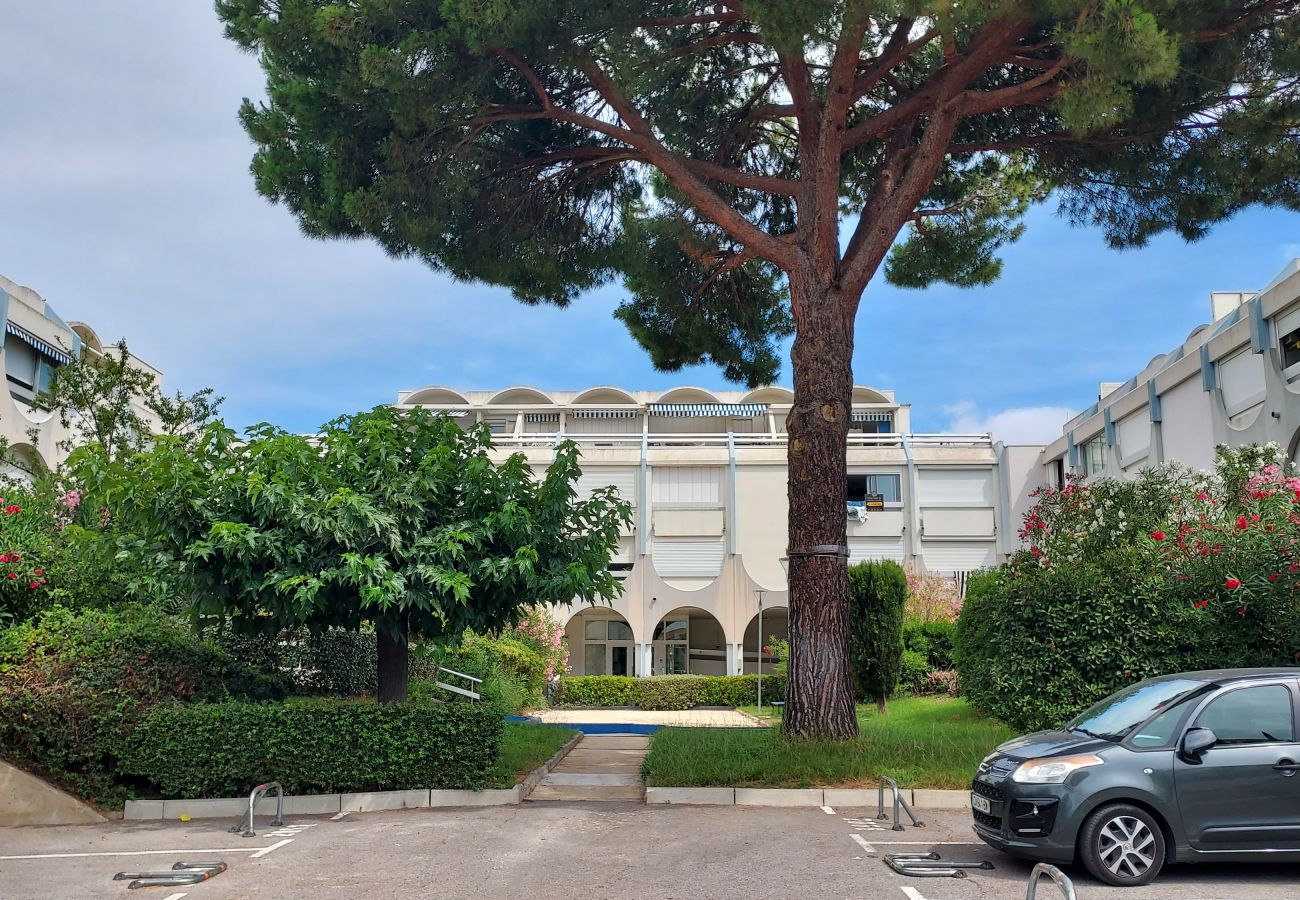 Apartment in Le Grau-du-Roi - Nice Apt with pool near the sea