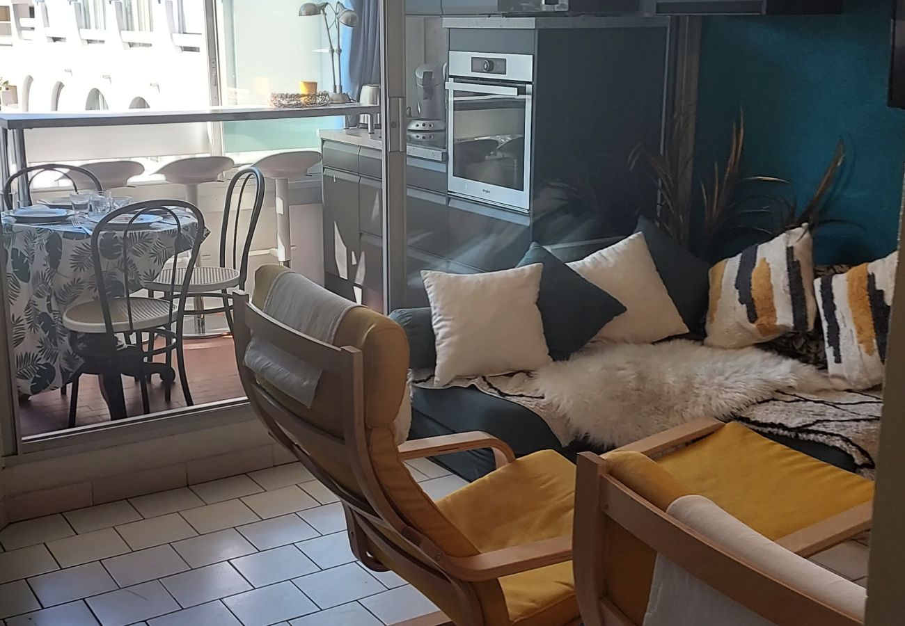 Apartment in Le Grau-du-Roi - Nice Apt with pool near the sea