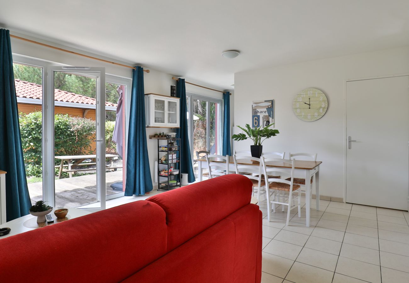 Villa in Parentis-en-Born - Stunning villa 8 people with swimming pool & terrace