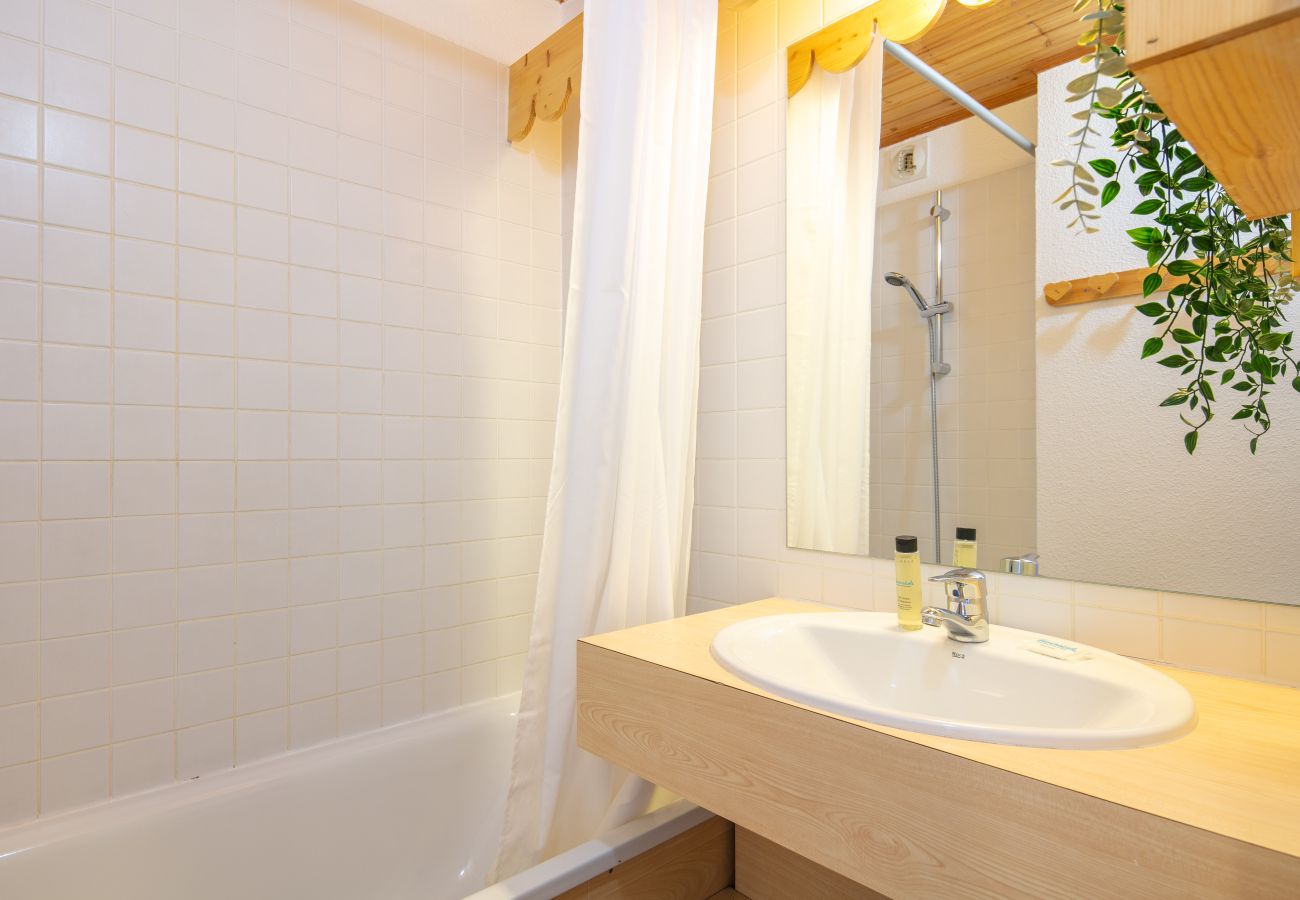 Apartment in Risoul - Nice apt or 5 pers slopes view