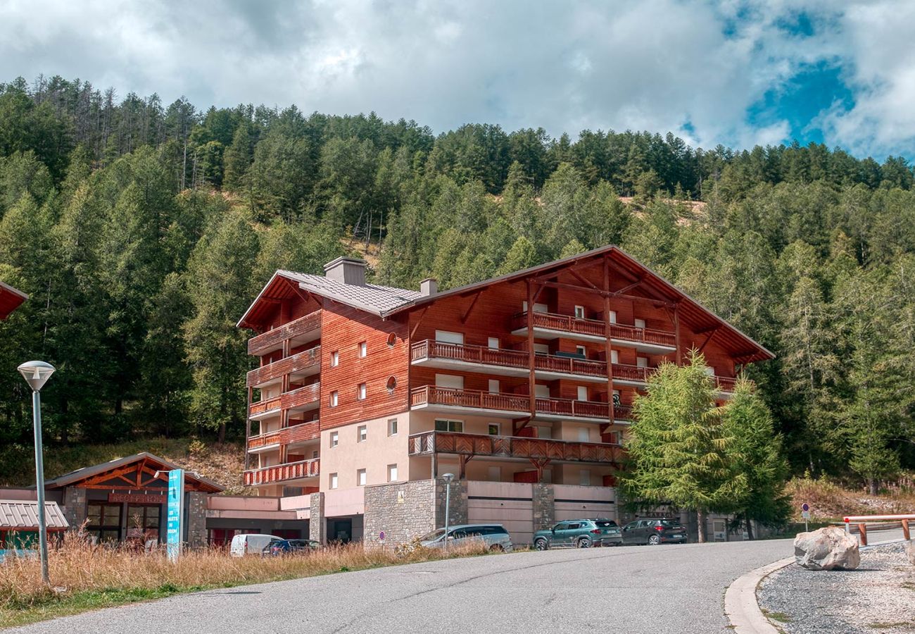 Apartment in Allos - Ski-In/Ski-Out Charming Apartment for 6