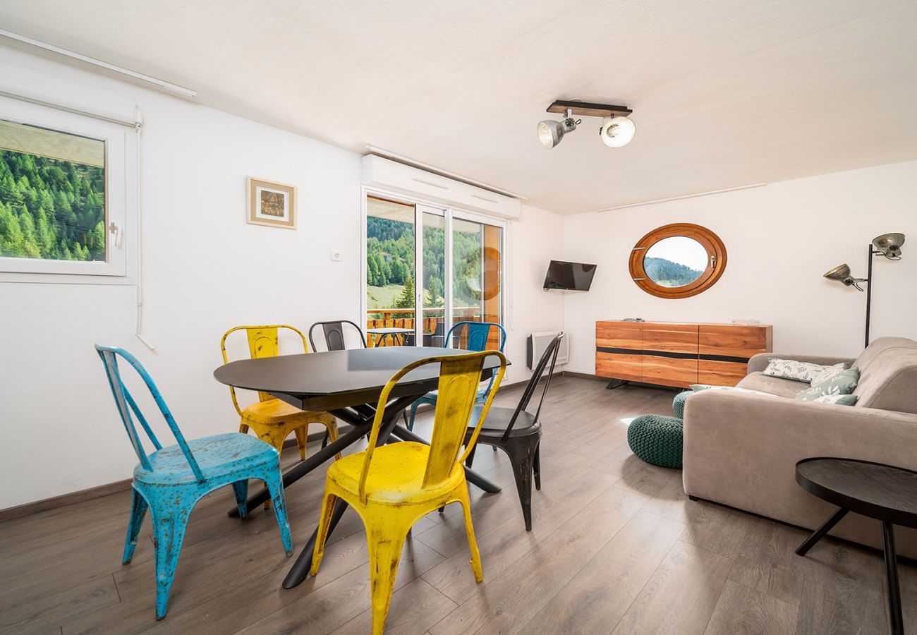 Apartment in Allos - Ski-In/Ski-Out Charming Apartment for 6
